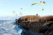 Paralotnie na wydmie w Trzęsaczu 1 - Obraz ze zdjęcia